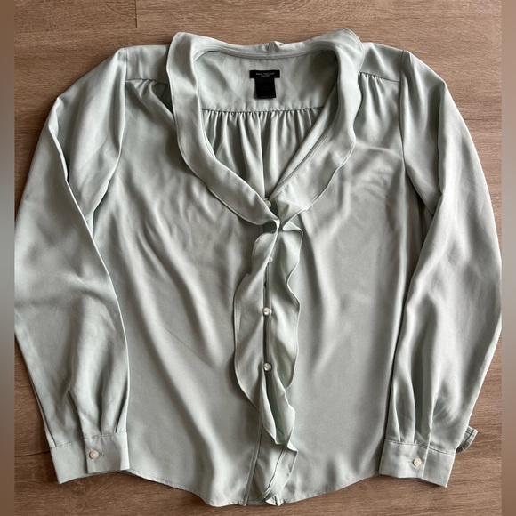 Elegant Ann Taylor Pale Green Ruffle Blouse Long Sleeve SZ XS - Picture 1 of 9